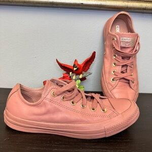 Converse All Star Chuck Taylor Womens 7 rust Pink Leather Low Top Sneakers